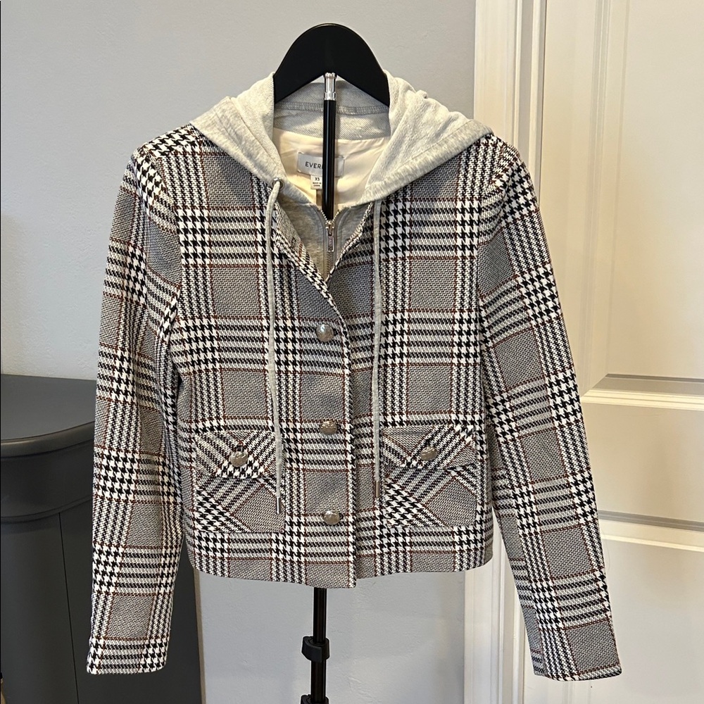Evereve Women's Checkered Blazer with Gray Hood